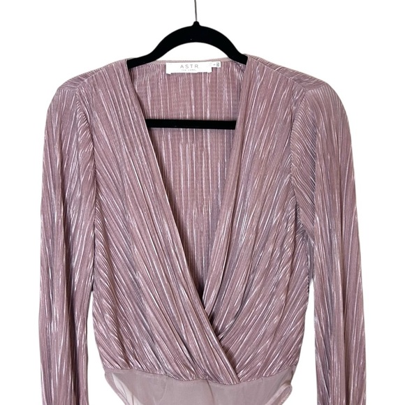 ASTR The Label Deep-V Pleated Pink Bodysuit- Size Small - Picture 5 of 11